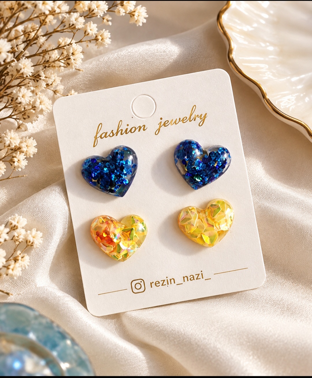 گوشواره رزینی قلبی نازنین، فوق شاینی در دو رنگ زرد و آبی تبره مطابق عکس